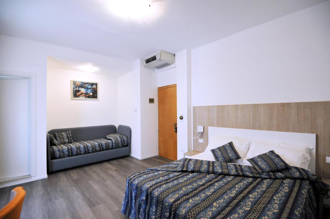 Hotel Marzia Holiday Queen Caorle Exterior foto